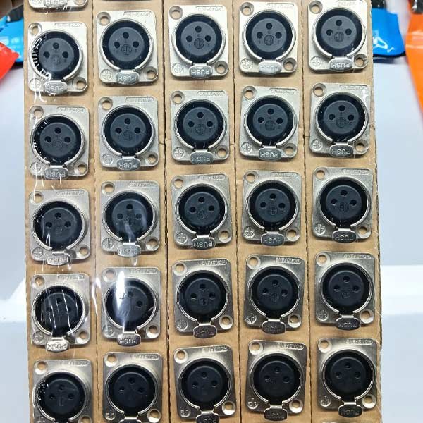 9 STEEL XLR FEALE SOCKET 3PIN SILVER - Image 1